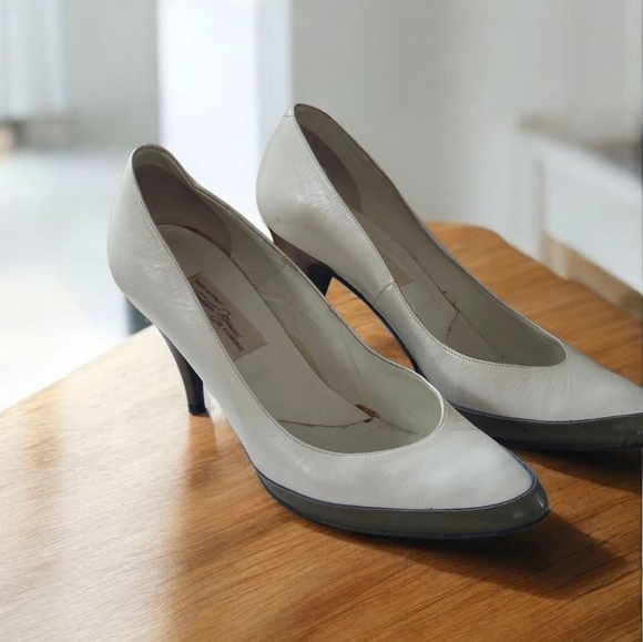 Sesto Meucci Elegant Gray and Black Heels - Picture 2 of 16